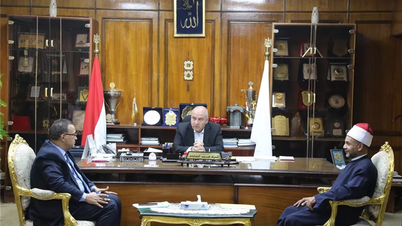 360 الف جنيه و3 الاف كرتونة مواد غذائية للعمالة غير المنتظمة