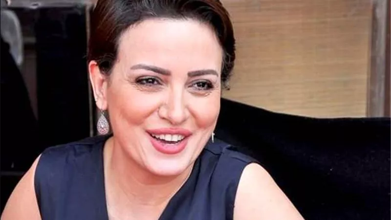ربنا يعدي الأيام الصعبة.. ريهام عبد الغفور تدعم الأطباء فى محاربتهم لكورونا.. فيديو