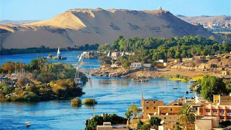 بـ 2 مليون.. محافظ أسوان يزف بشرى لأهالى أسوان
