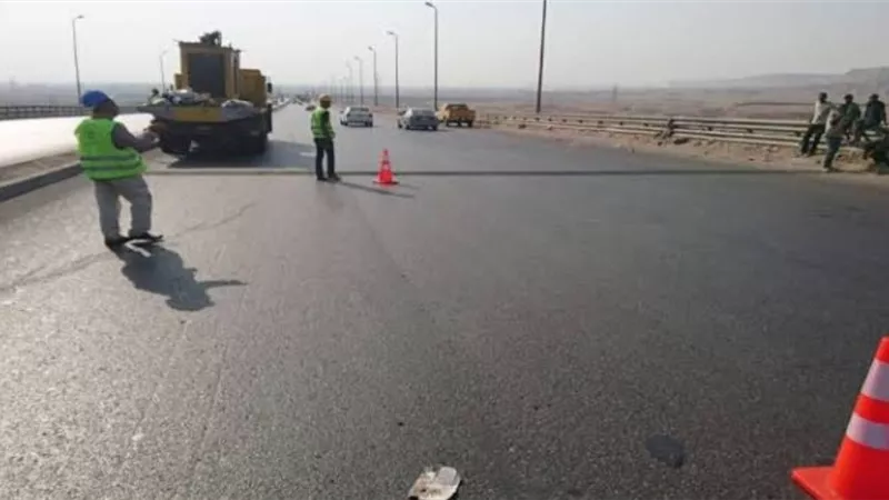 جهاز العاشر من رمضان يتدخل فى توسعة طريق القاهرة الإسماعيلية الصحراوي بأعمال المرافق المستقبلية