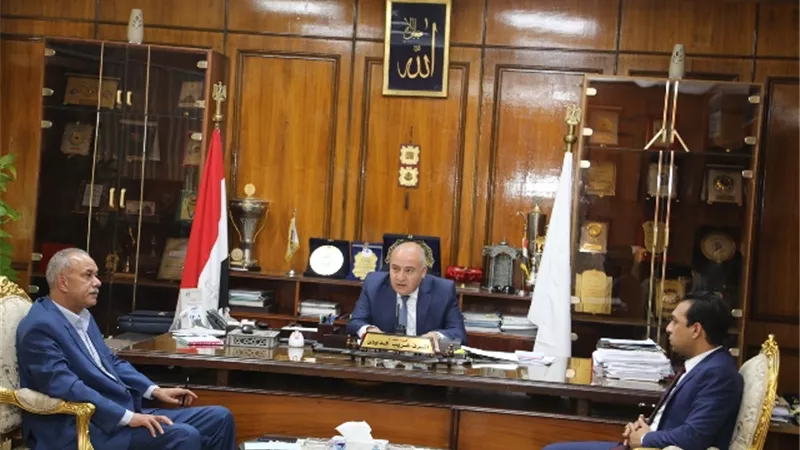 لجنة فنيه متخصصه لاستلام الطرق الاقليمية بقنا