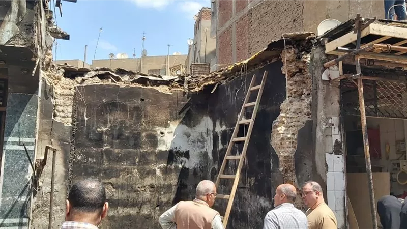 حريق هائل بمتجر للعطارة بالشرقية