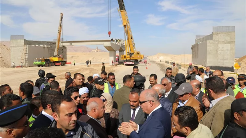 تطهير وتعقيم عدد من المناطق والميادين العامة والمنشآت العامة والحيوية لمنع انتشار فيروس كورونا بقنا