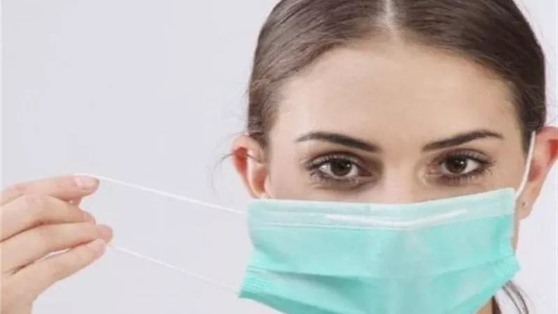 5 معتقدات خاطئة عن الكمامة الطبية.. إليك الصواب
