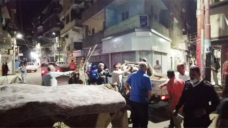 مصادرة ٣٤ عربة خضار للباعة الجائلين بشارع المدينة المنورة بالأقصر