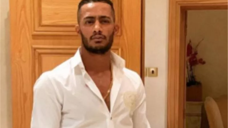 صراعات محمد رمضان وأحمد زاهر في 