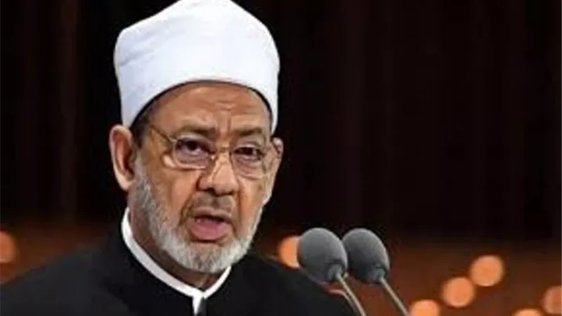 شيخ الازهر يُهنئ الرئيس السيسي بليلة النصف من شعبان
