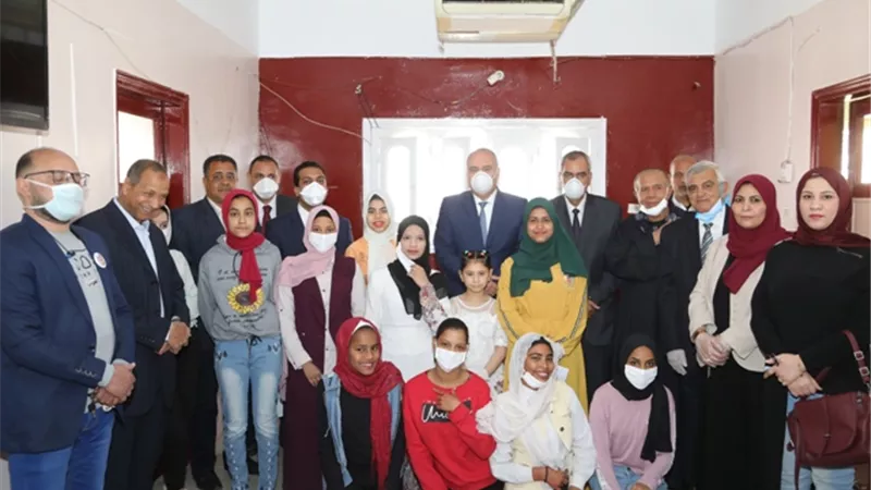محافظ قنا يزور دور رعاية الأيتام بمدينتىّ قنا ونجع حمادى