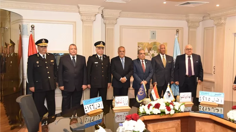 العربية للتصنيع تلبي كافة إحتياجات وزارة الداخلية من اللوحات المعدنية المرورية المؤمنة