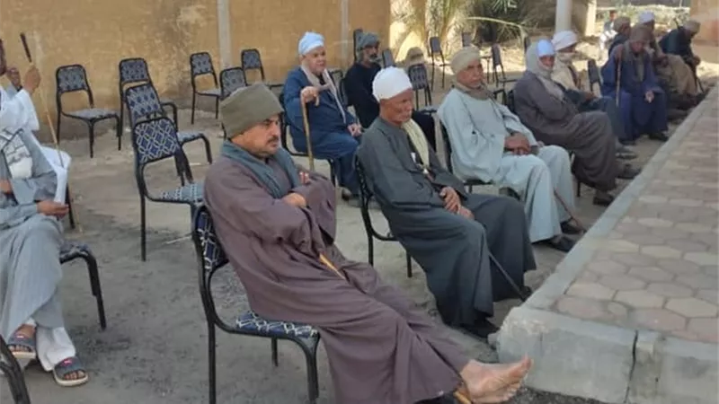 محافظ سوهاج: عملية صرف المعاشات لكبار السن تمت بسهولة ويسر..صور