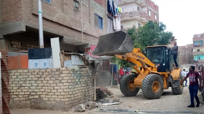 استرداد 10 الاف متر تعديات على أراضى أملاك الدولة بالسويس.. صور