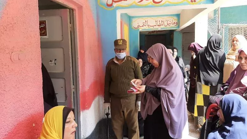 غراب يشدد على إجراءات تنظيم وتطهير وتعقيم أماكن صرف معاشات المستحقين