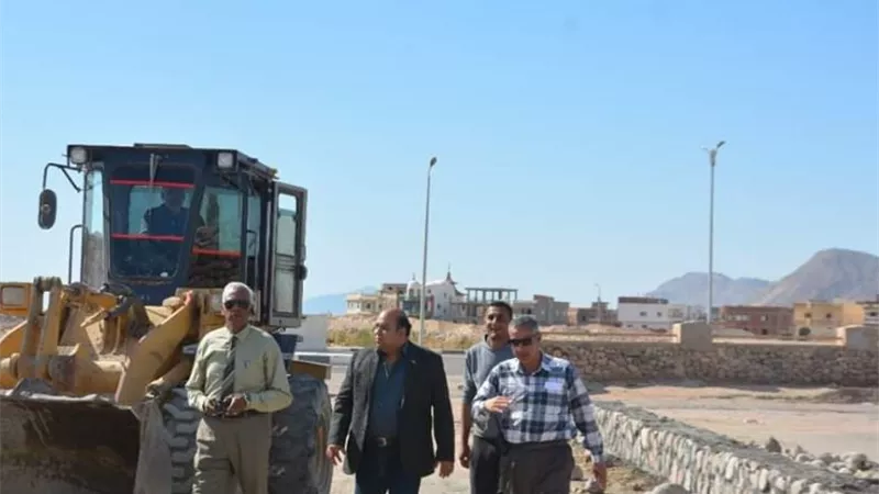 عشماوي يتابع المشروعات الجاريه بطور سيناء