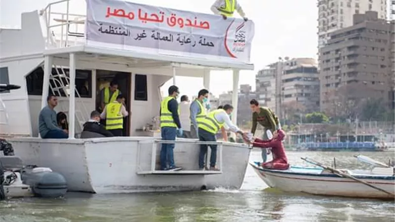 صندوق تحيا مصر مع أهالي الصيادين في أكثر من مرسى على النيل