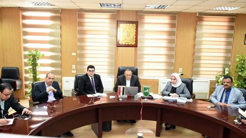 غراب يطلب حصر الوحدات السكنية والتجاريه لتطبيق منظومه الجمع المنزلي