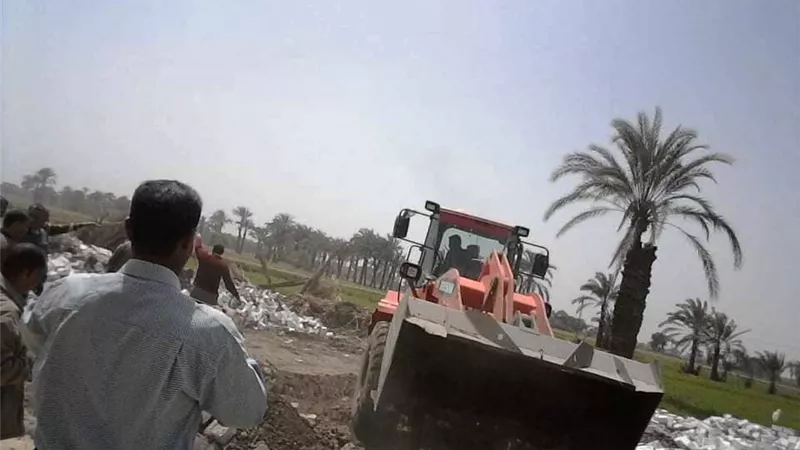 استمرار ازالة التعديات على اراضى الدولة بالمنيا