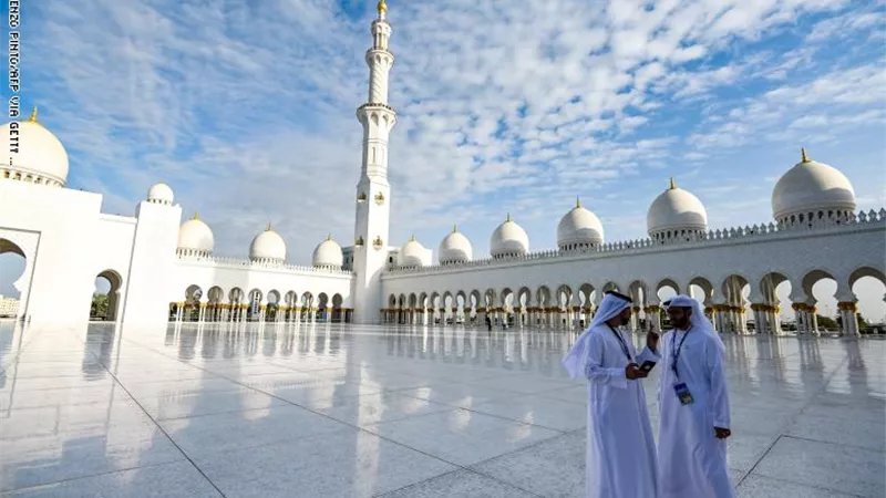 الإمارات تقرر تمديد إغلاق المساجد ودور العبادة حتى إشعار آخر