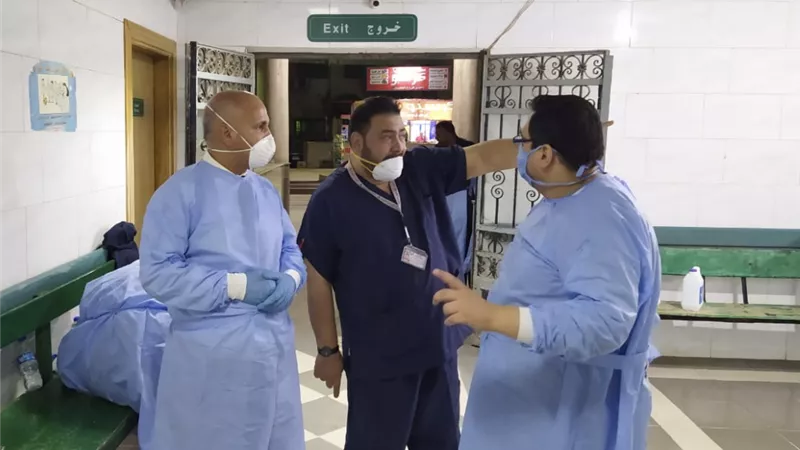 وكيل وزارة الصحة يزور مستشفي الحجر الصحي بكفر الزيات ويشيد بتبرعات عريبى وحماد