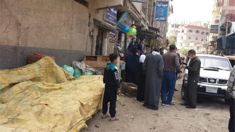 فض الاسواق والسويقات بالشرقية لمنع تجمع المواطنين.. صور