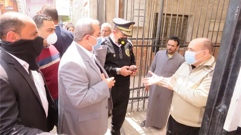 لمنع التزاحم.. إزالة بوابة بمركز أورام طنطا واستغلال الطرقة ساحة إنتظار