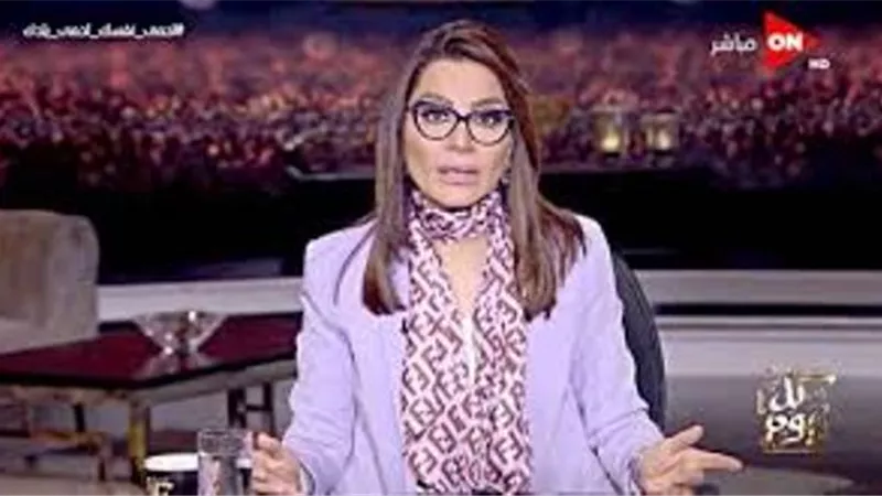 بسمة وهبة تتوعد بفضح صيدلى حال استمراره بيع كمامات 