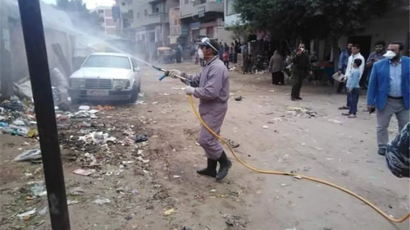 الشرقية تستغل أوقات الحظر فى نظافة وتعقيم الشوارع والمواقف. صور