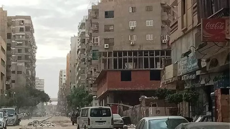 مبانى مخالفة بشارع جمال عبد الناصر بحى الحرفيين.. بالصور