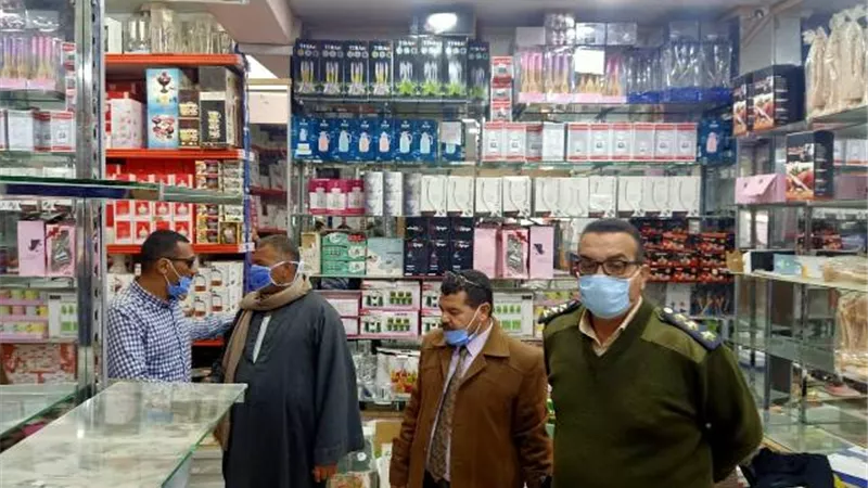 غلق 5 محلات لمخالفتها القرارات في ناصر