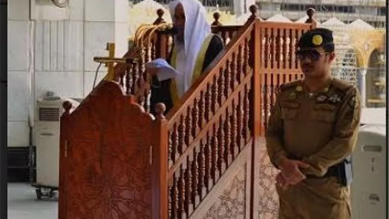 خطيب الحرم المكي : الدنيا دارَ ابتلاء لا دار قرار وبقاء