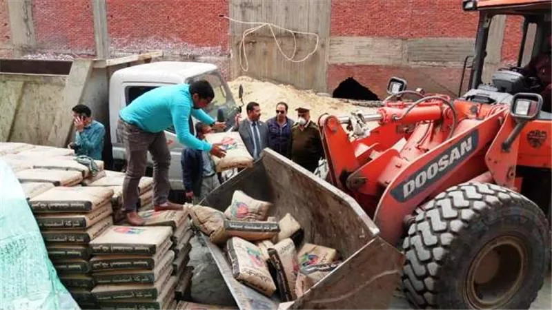 ضبط ومصادرة ٢٥ طن مواد بناء وخلاطة بالزقازيق..عرف على السبب بالصور