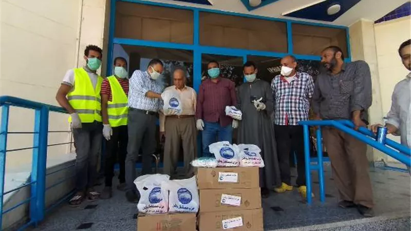 مستقبل وطن قنا يهدي مستشفي الهلال الأحمر أدوات تعقيم ومطهرات طبية