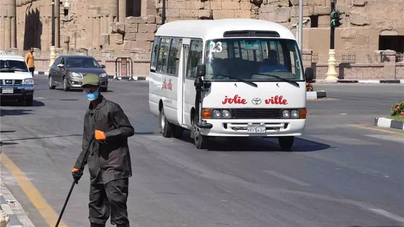 زى جديد ومهمات وقاية ل ٢٠٠٠ عامل نظافة بالأقصر