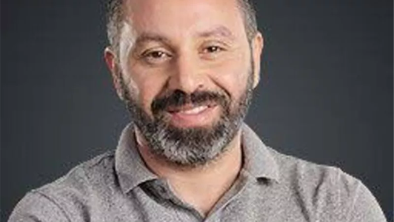 حازم إمام يكشف سبب اعتزاله العمل العام