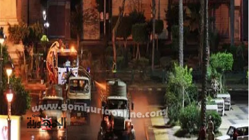 القوات المسلحة تقوم بتعقيم ميدان المنشية ضد فيروس كورونا صور
