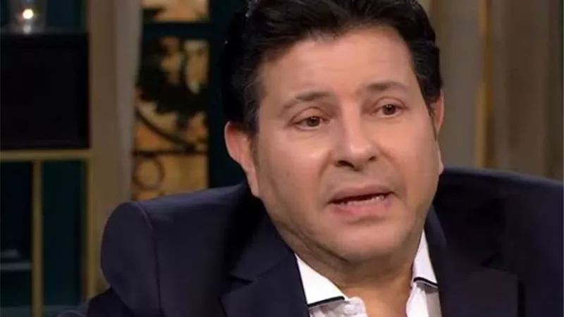 نقيب الموسيقيين يقدم واجب العزاء للملحن وليد سعد في وفاة والدته