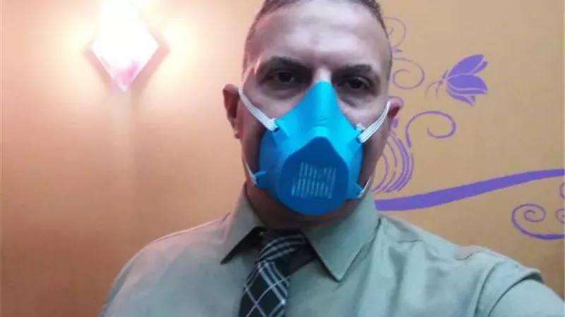طلاب هندسة حلوان يصنعون كمامة جديدة على ماكينة طباعة ثلاثية الأبعاد.. بالصور