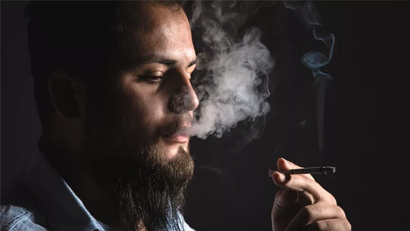 احذر ....التدخين يزيد خطر الإصابة بكورونا 14 مرة