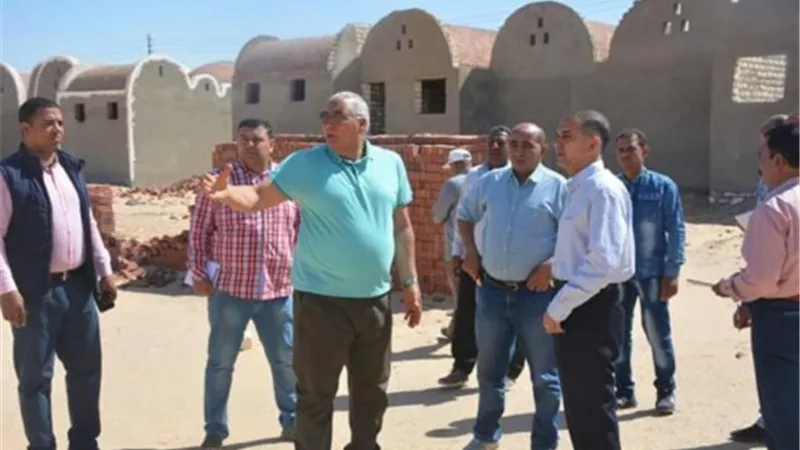 ضم ١٠٠٠ فدان لمشروع المنازل الريفية وإسترداد ٩٨٢ فداناً بالإزالة الفورية بالوادى الجديد
