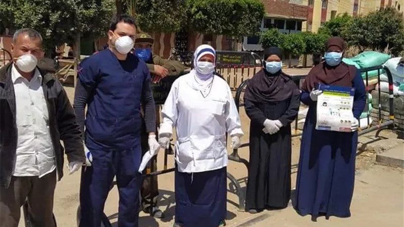 بعد تطبيق الحجر الصحى: خدمات صحية وتثقيفية بالعيادة المتنقلة بمنشية نيازي بالمنيا