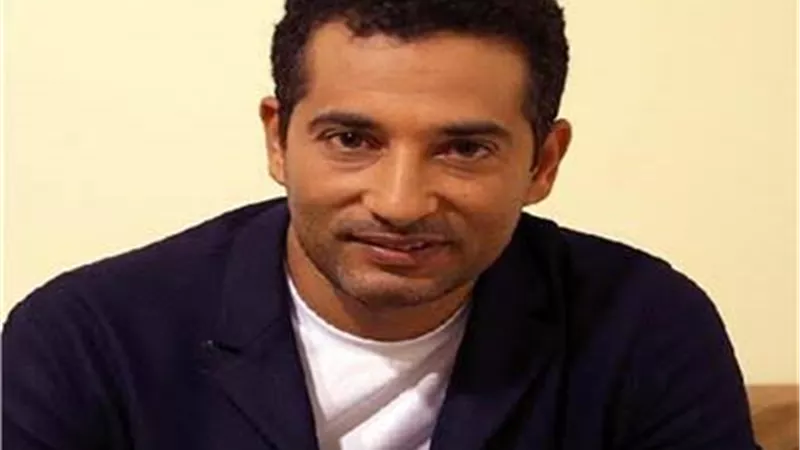 بعد ازمة طبيبة الدقهلية.. عمرو سعد يفتح مقابر أسرته لضحايا كورونا للأطباء