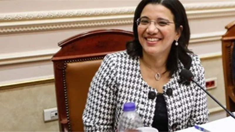 برلمانية تسأل 