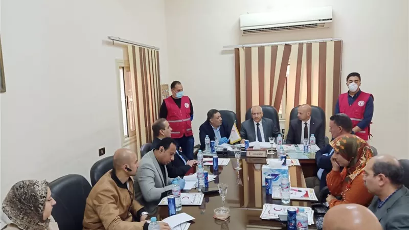 صحة الشرقية تناقش الخطط البديلة مع الهلال الأحمر لمجابهة الازمة الراهنة صور