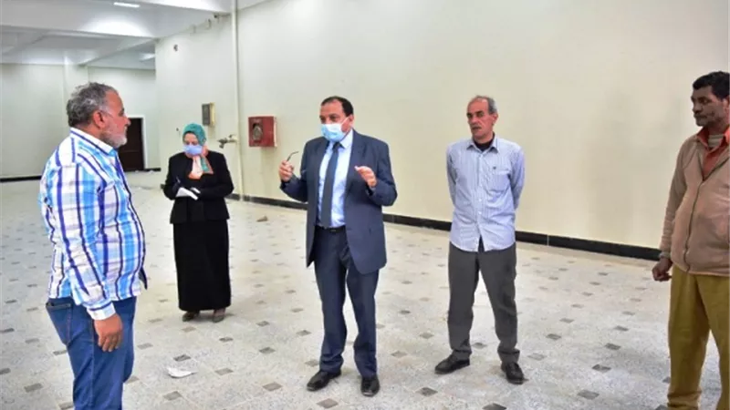 رئيس جامعة بنى سويف يشدد على اجراءات السلامه المهنيه والصحية.. بالصور