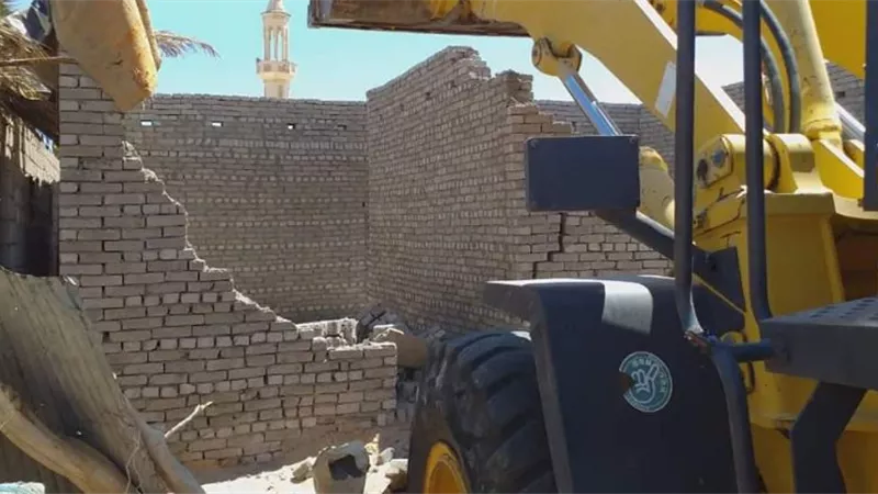 ازالة ثلاث تعديات لمنازل بمدينة دهب بمساحات مختلفة