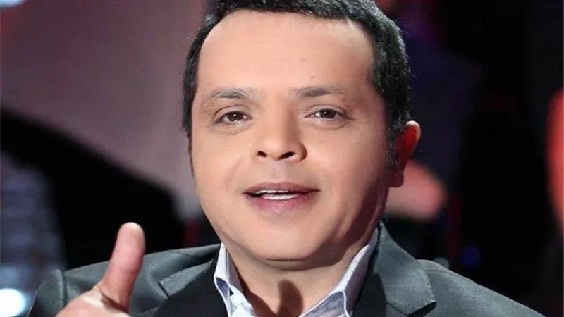 شاهد.. محمد هنيدى يداعب جمهوره بصورة من ألبوم الطفولة