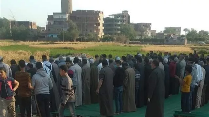 أهالى المنوفية يضربون المثل فى دفن أول حالة وفاة بفيروس كورونا بقويسنا بحضور مدير الأمن ورئيس المدينة بالصور