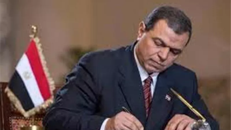 وزير القوى العاملة يرسل رسالة طمأنة للمصريين: 6 آلاف منفذ لصرف منحة الـ500 جنيهاً