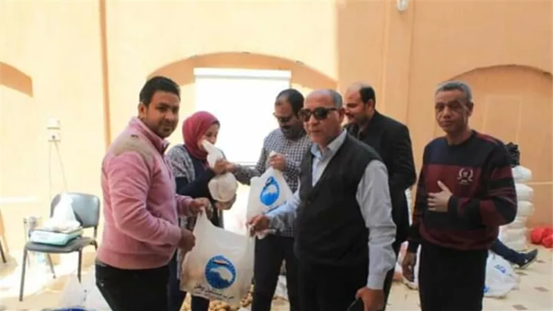 استمرار مستقبل وطن في توزيع المواد الغذائية للأسر الأكثر احتياجا
