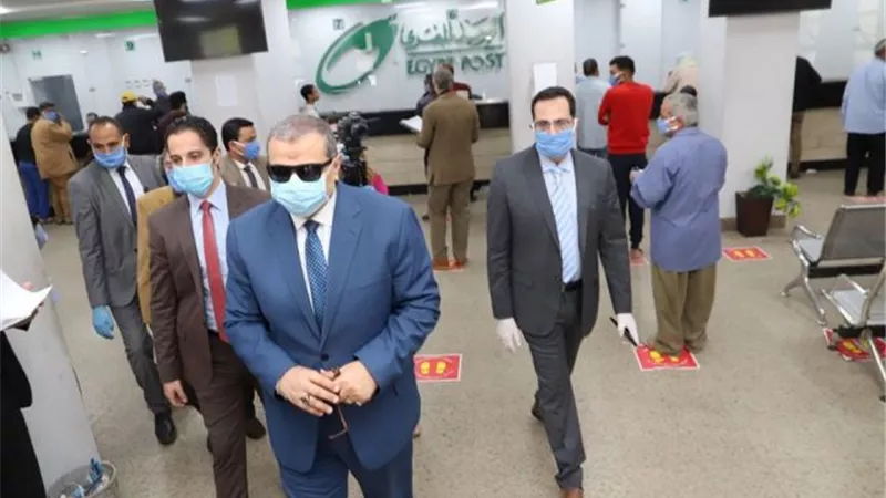 سعفان يتابع صرف منحة العمالة غير المنتظمة بمكاتب البريد