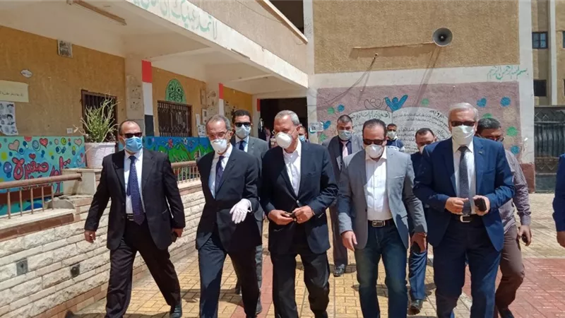 الإتصالات : لا زحام علي صرف منحة العمالة في يومها الاول .. صور